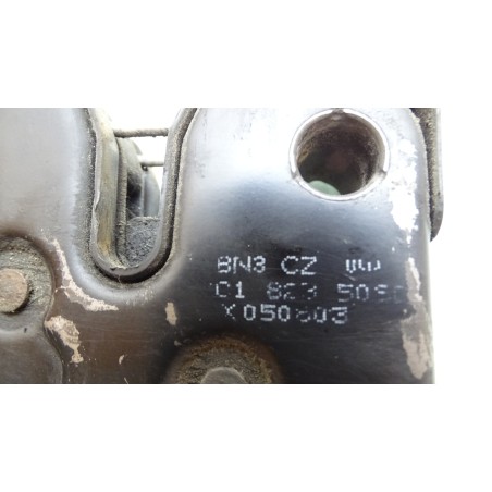 ZAMEK MASKI VOLKSWAGEN  PASSAT B6 2.0TFSI 3C1823509D