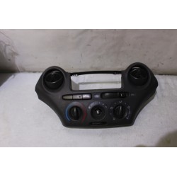 PANEL STEROWANIA NAWIEWU TOYOTA YARIS P1 758277