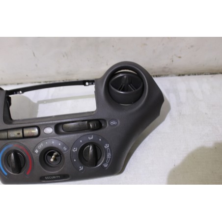 PANEL STEROWANIA NAWIEWU TOYOTA YARIS P1 758277