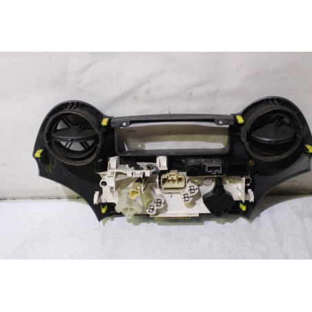 PANEL STEROWANIA NAWIEWU TOYOTA YARIS P1 758277
