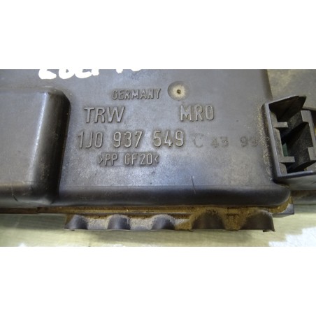 SKRZYNKA BEZPIECZNIKÓW AKUMULATORA VOLKSWAGEN GOLF IV 1.4