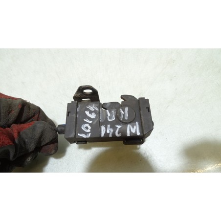 ZAMEK MASKI MERCEDES-BENZ W204 C 200 CDI A2048800260