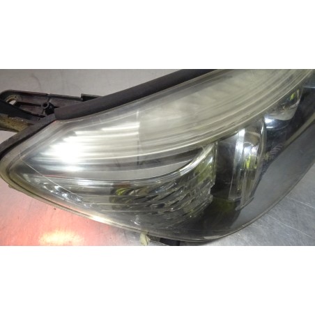 LAMPA PRAWA PRZEDNIA TOYOTA RAV4 III 2.2D-CAT 