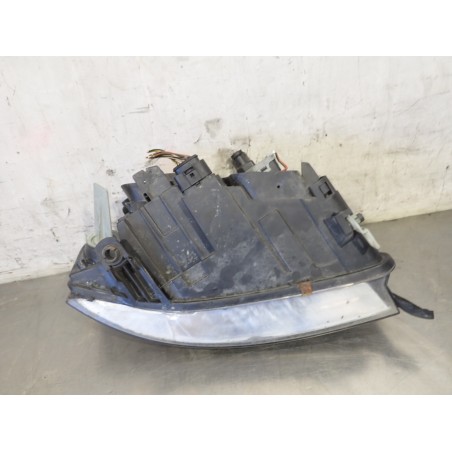 LAMPA LEWA PRZEDNIA AUDI  A6 C5 2.4 08-141-1102L