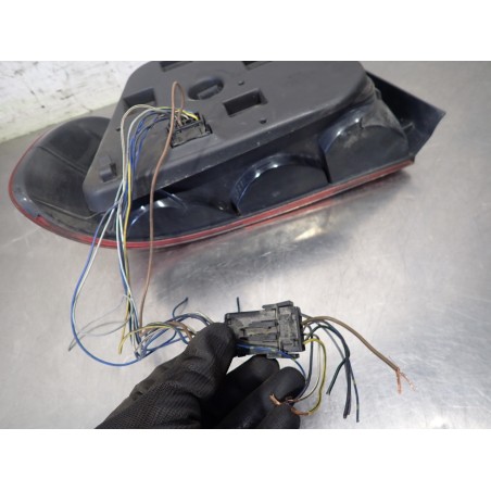 LAMPA PRAWA TYLNA BMW 528 2.8 