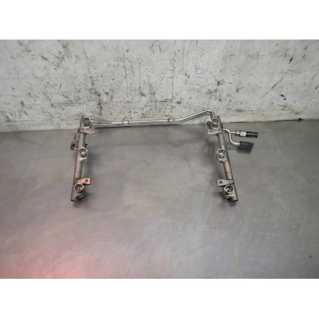 LISTWA WTRYSKOWA AUDI A6 C5 LIFT 06C133681J