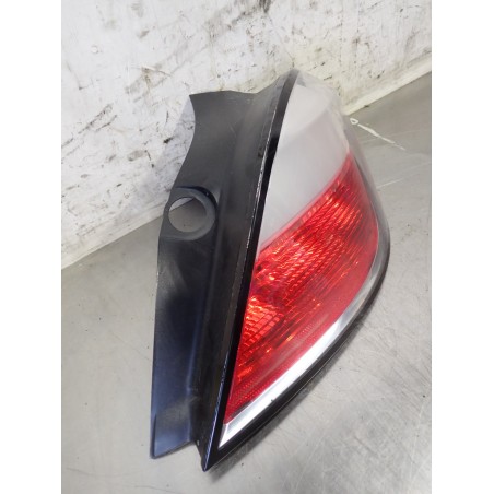 LAMPA PRAWA TYLNA OPEL ASTRA H 1.8 
