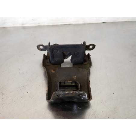 ZAMEK MASKI BMW E87 