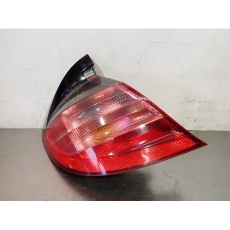 LAMPA LEWA TYLNA MERCEDES-BENZ W203 C180 A2038200564