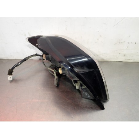 LAMPA PRAWA TYLNA MITSUBISHI OUTLANDER I 