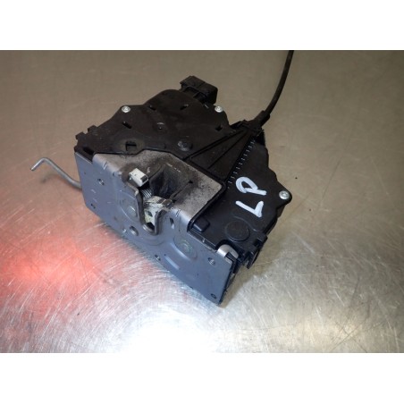 ZAMEK LEWY PRZÓD DRZWI OPEL CORSA D 1.4 13258271