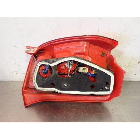LAMPA PRAWA TYLNA TOYOTA URBAN CRUISER 