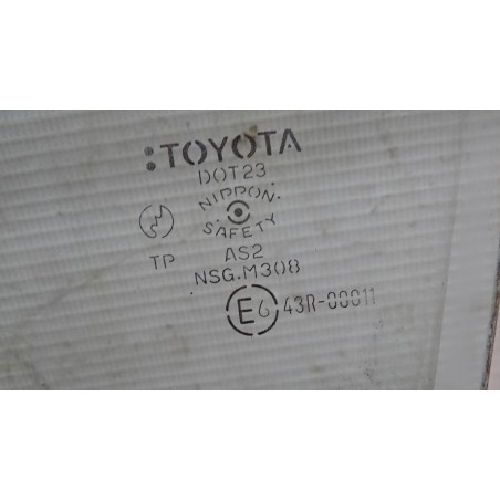 SZYBA BOCZNA PRAWA PRZEDNIA DRZWI TOYOTA COROLLA VERSO 2.0D4D 
