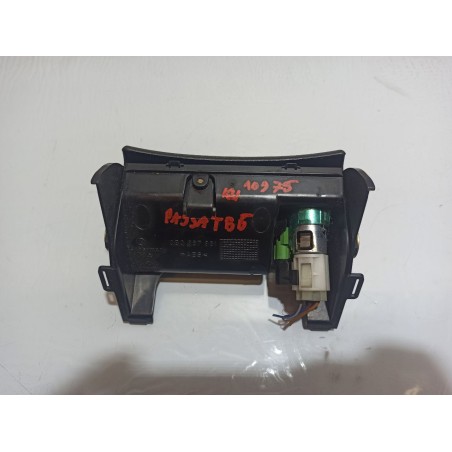 POPIELNICZKA VOLKSWAGEN PASSAT B5 3B0857961